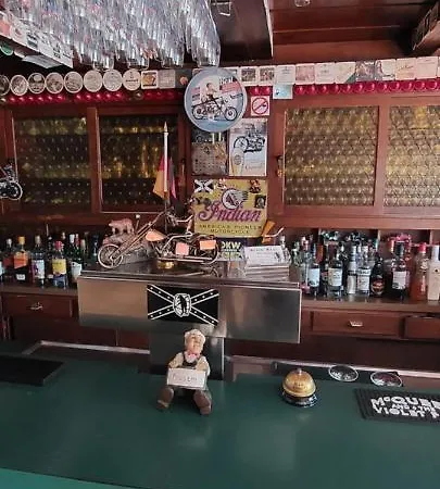 Black Bear Bikers Pub-hotel Mini-hôtel *