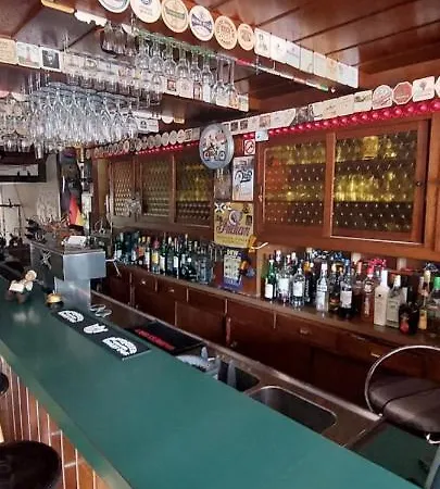 Black Bear Bikers Pub-hotel *