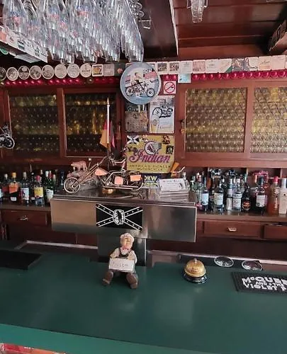 Black Bear Bikers Pub-hotel Estalagem *
