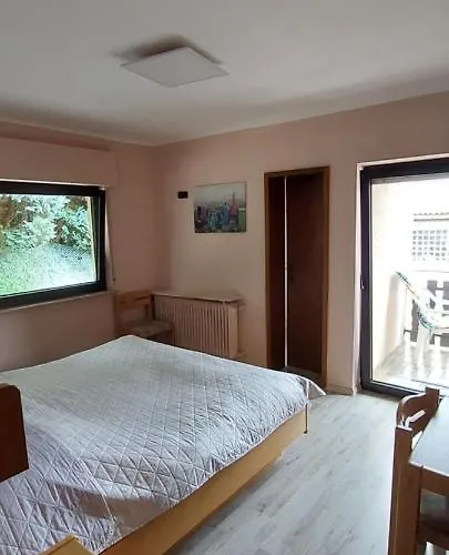 Black Bear Bikers Pub-hotel Estalagem *