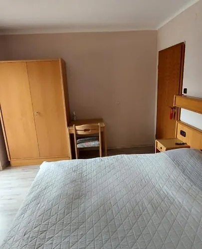 Black Bear Bikers Pub-hotel Estalagem