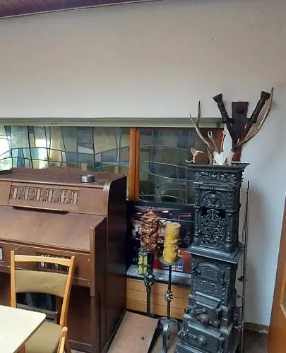 Black Bear Bikers Pub-hotel Estalagem